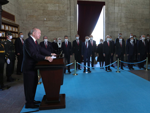 Cumhurbaşkanı Erdoğan, Anıtkabir’de düzenlenen törene katıldı