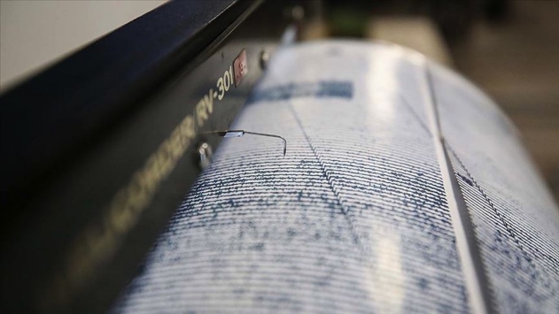 Ege Denizi açıklarında 5,3 büyüklüğünde deprem meydana geldi.