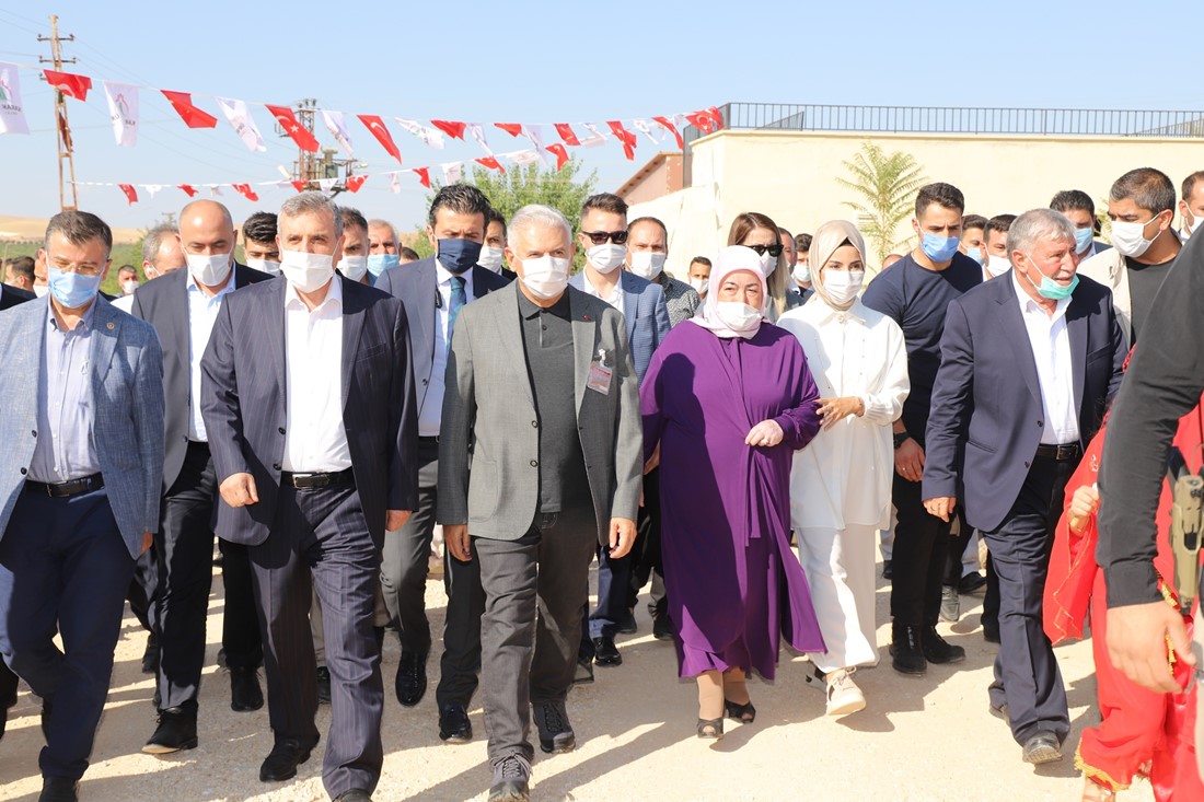 BİNALİ YILDIRIM KARAKÖPRÜ’DE FISTIK HASADINA KATILDI
