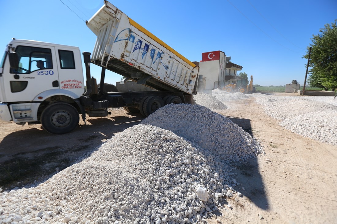 FEN İŞLERİ KIRSALDA DURMAK BİLMİYOR
