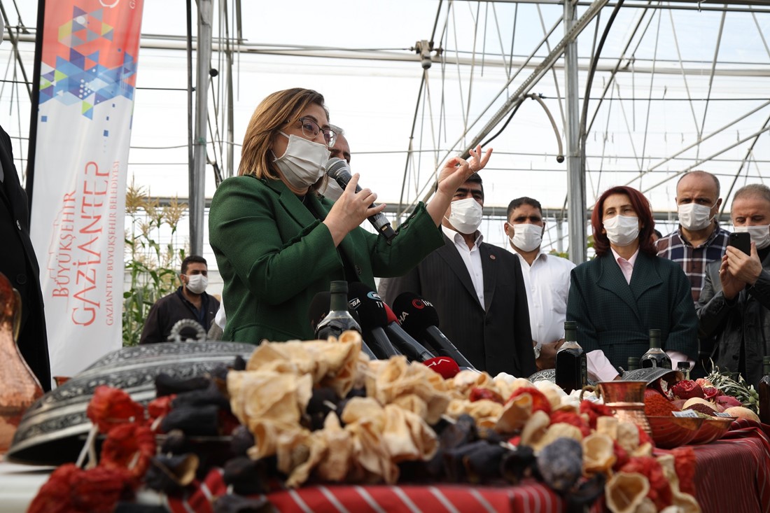 Şahin, yeni oluşturduğu “Esnafa Destek Halka Şifa Paketi” ni açıkladı