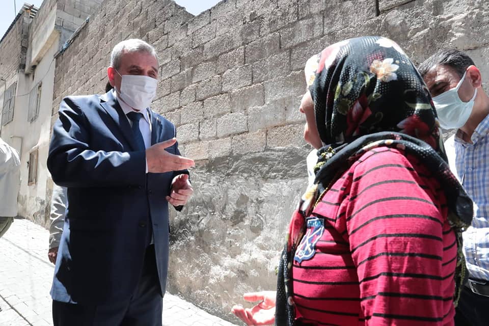 Bir bir veya daha fazla kişi, ayakta duran insanlar ve açık hava görseli olabilir