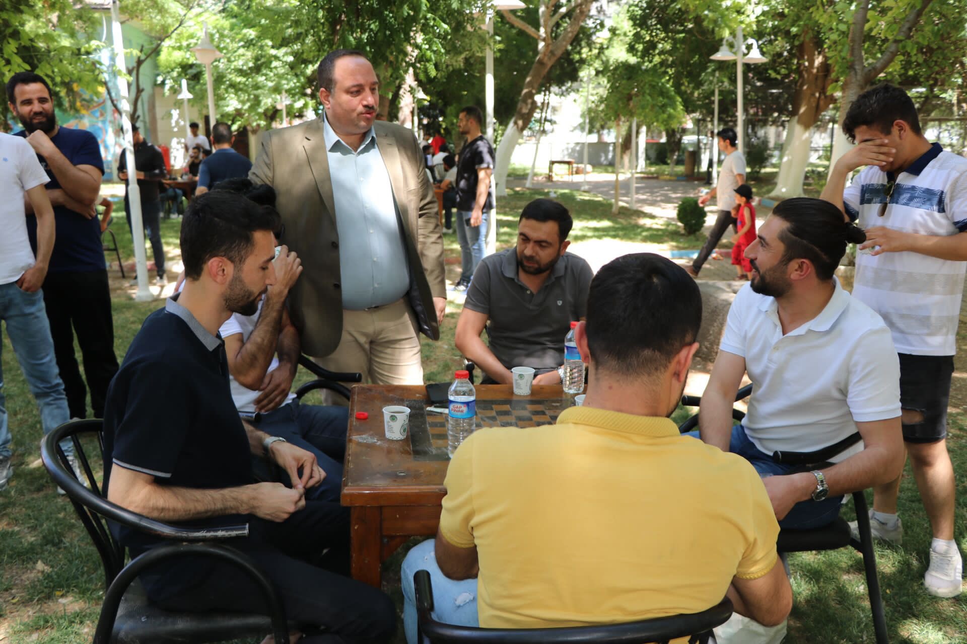 Viranşehir Belediye Başkanı Salih Ekinci, Liselere Geçiş Sınavı’na girecek öğrencilerle bir araya gelerek, başarılar diledi