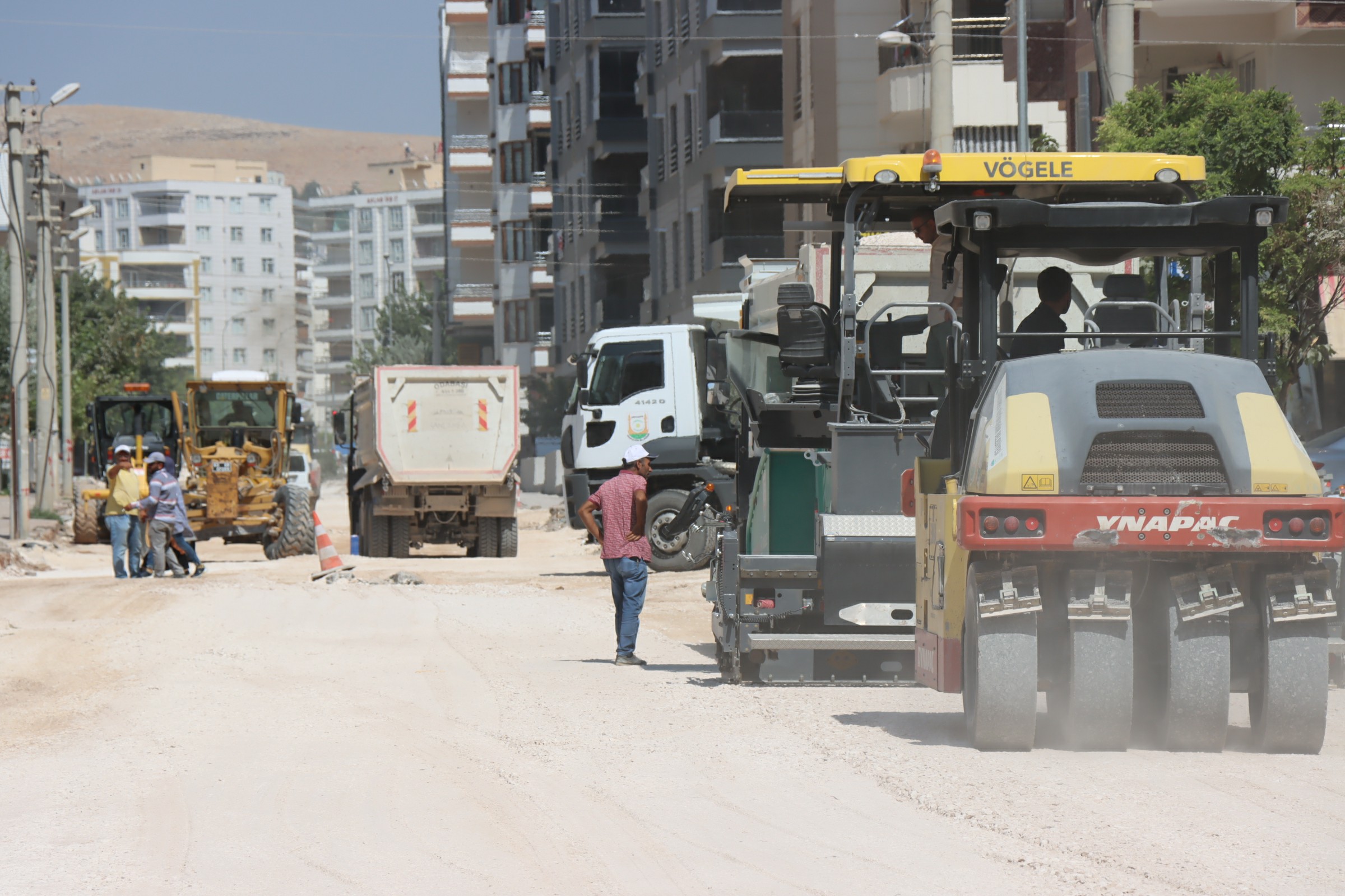 ŞENEVLER MAHALLESİNDE ASFALT ÖNCESİ ZEMİN SAĞLAMLAŞTIRMA ÇALIŞMASI