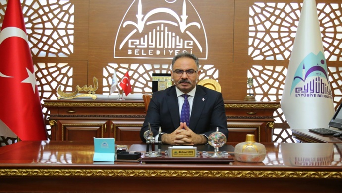 Eyyübiye Belediye Başkanı Mehmet Kuş, Zorluk ve Acılarla Yüzleşen Kadınları Hatırlattı