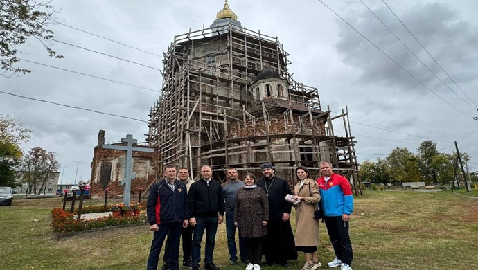 Birleşik Rusya, Sverdlovsk bölgesindeki bir tapınağın restore edilmesine yardım ediyor