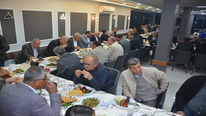 ŞESOB BAŞKANI MEHMET ŞEFİK BAKAY EV SAHİPLİĞİNDE BİRECİK VE HALFETİ ODA BAŞKANLARINA İFTAR YEMEĞİ