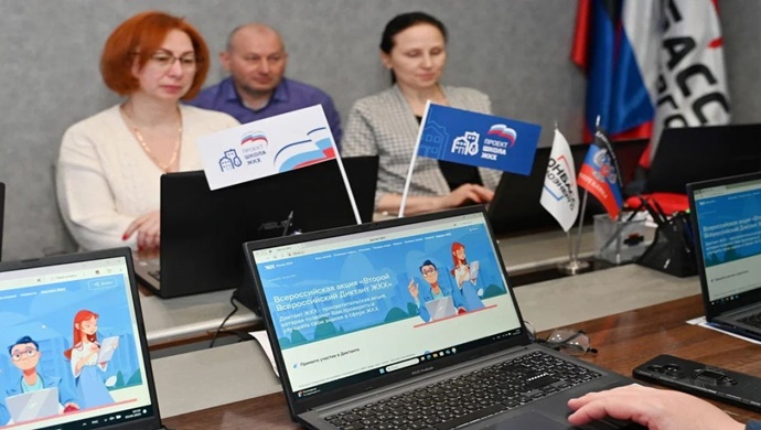 Birleşik Rusya’nın girişimiyle St. Petersburg’da, SVO katılımcılarının istihdamdaki eşlerine yönelik yeni yardım biçimleri görüşüldü
