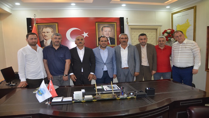 HİZMET-İŞ SENDİKASINDAN BİRECİK BELEDİYE BAŞKANI MEHMET BEGİT `E TEŞEKKÜR PLAKETİ