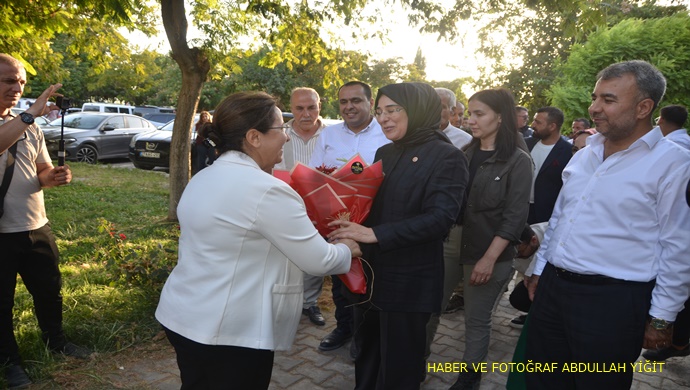 MİLLETVEKİLİ CEVAHİR ASUMAN YAZMACI `DAN BİRECİK ESNAF VE SANATKARLAR ODASI BAŞKANI HALİSE HOCAOĞLU`NA ZİAYRET