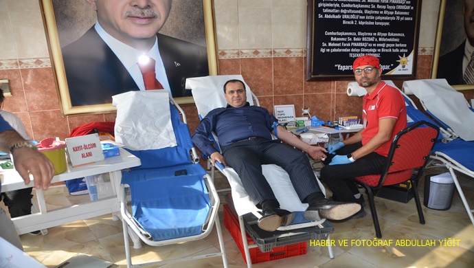 BİRECİK BELEDİYE BAŞKANI MEHMET BEGİT: TÜRK KIZILAY`A KAN BAĞIŞINDA BULUNDU
